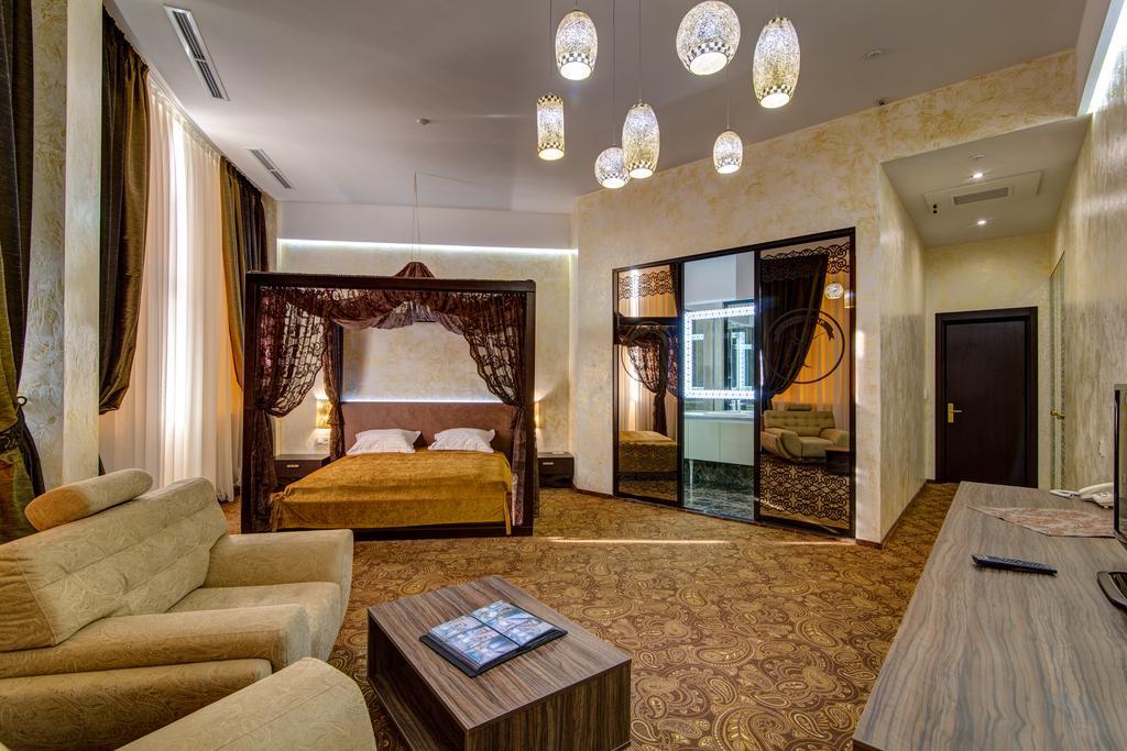 Khan-Chinar Hotel Dnipro Exterior photo