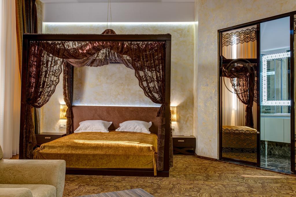 Khan-Chinar Hotel Dnipro Exterior photo