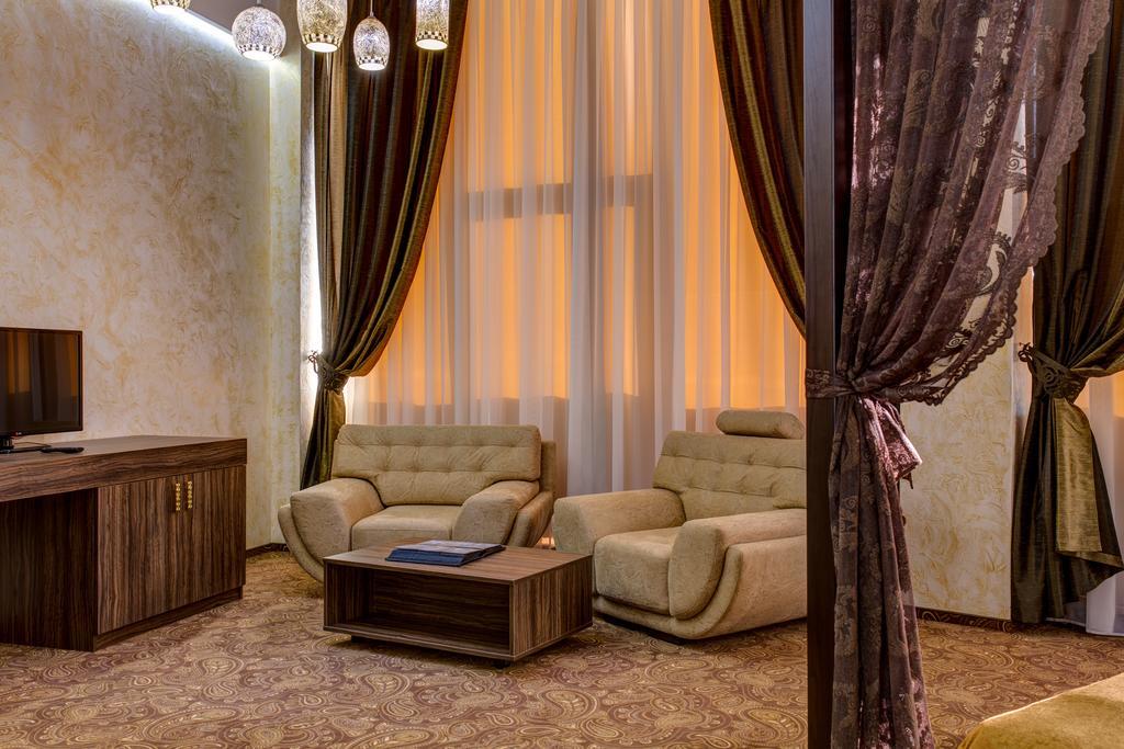 Khan-Chinar Hotel Dnipro Exterior photo