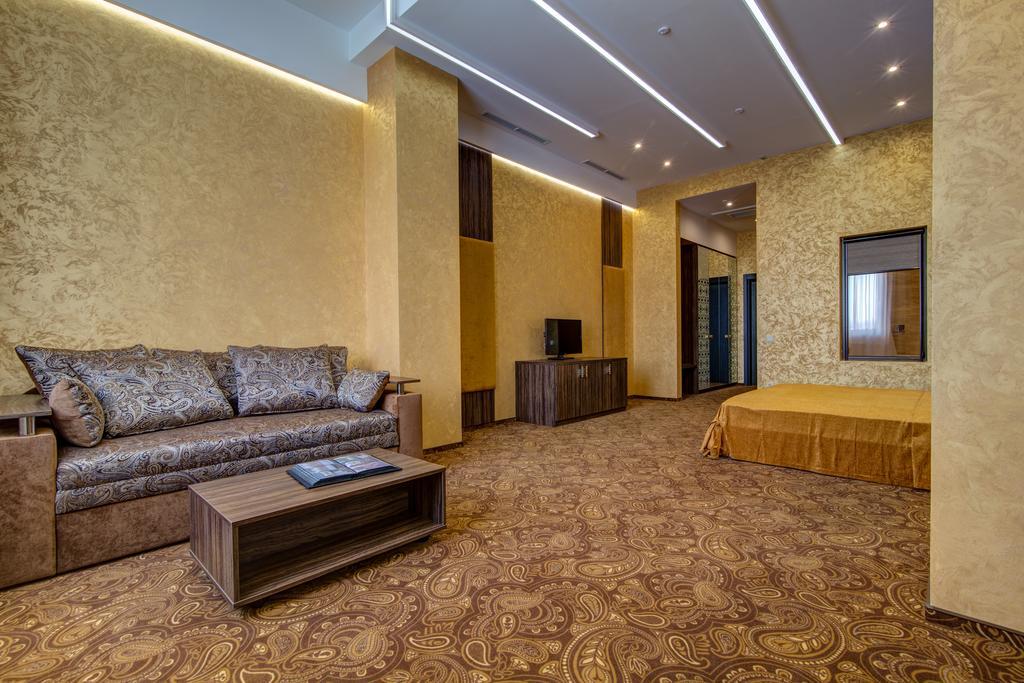 Khan-Chinar Hotel Dnipro Exterior photo